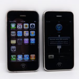 2 iPhone 3GS 8Go, un débloqué tous opérateurs l'autre non