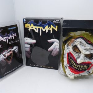 Batman death of the family book & mask set