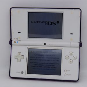 Console Nintendo DSi avec chargeur