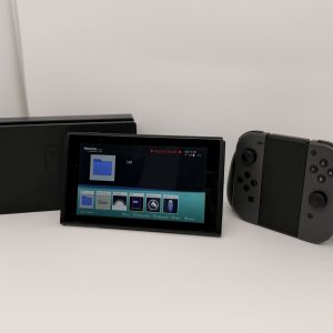 Console Nintendo Switch crackée avec nombreux jeux