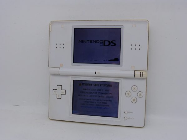 Console DS lite charnière ne tient plus beaucoup et traits noirs sur l’écran, mais n’empêche en rien le fonctionnement