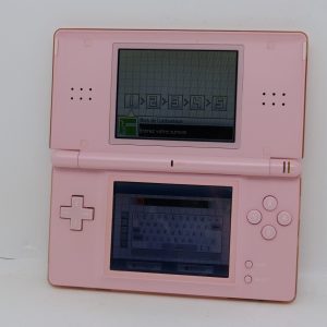Console Nintendo DS lite écran tactile ne fonctionne pas totalement (idéal pour jouer aux jeux game boy) sans chargeur