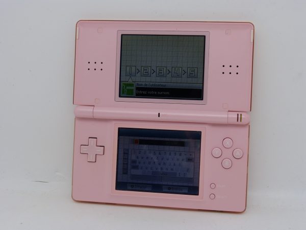 Console Nintendo DS lite écran tactile ne fonctionne pas totalement (idéal pour jouer aux jeux game boy) sans chargeur