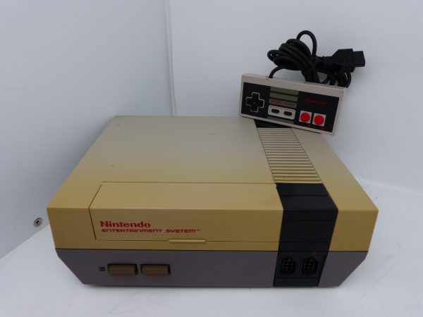 Console Nintendo NES avec alimentation d’origine et câble péritel neuf
