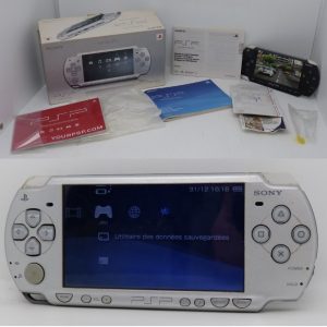 Console Playstation PSP slim 2004 en boite manque cache de la carte mémoire